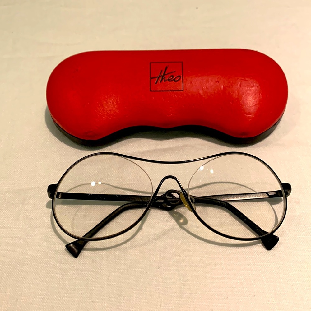 Theo Eyeglasses with Black Frame